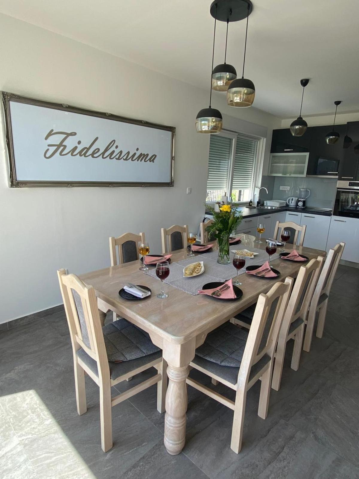 Villa Fidelissima Kastela Bagian luar foto